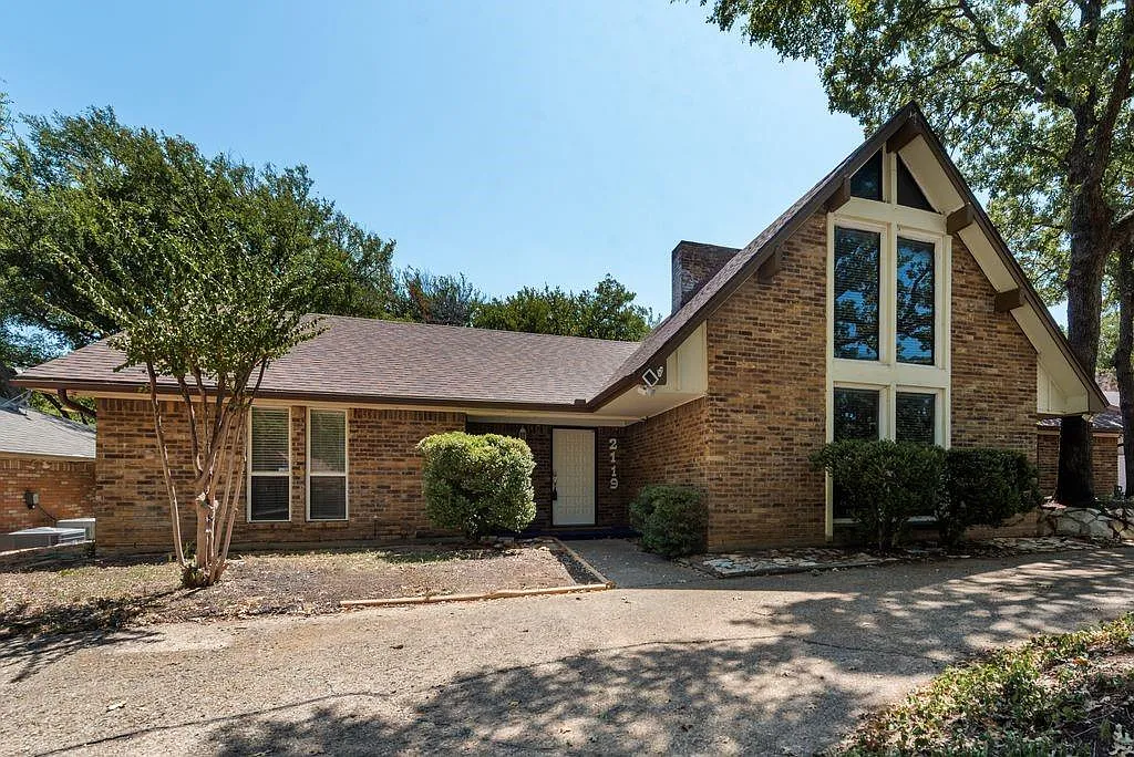 3 bed, 2.0 bath, 2517 sqft, $2,580 — Photo 4