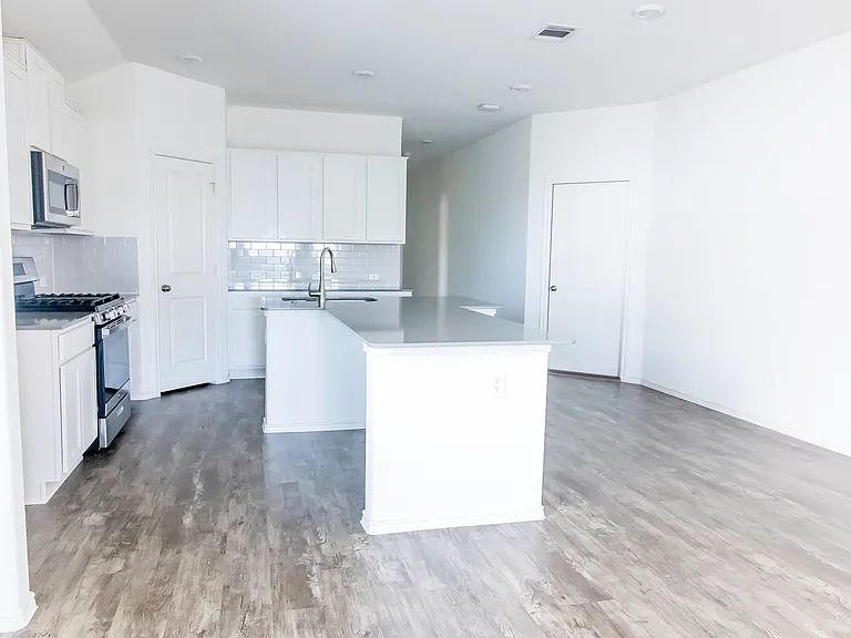 1209 Nokota Bnd — Photo 5