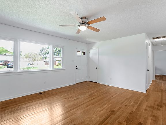 5th image of 4408 Mallard Cres