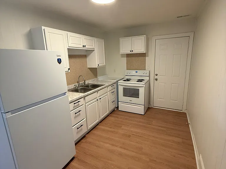 605 Barton St #A — Photo 12