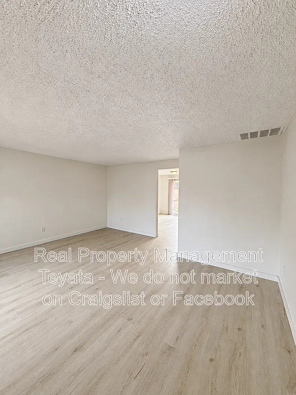2 bed, 1.0 bath, 970 sqft, $1,600 — Photo 3