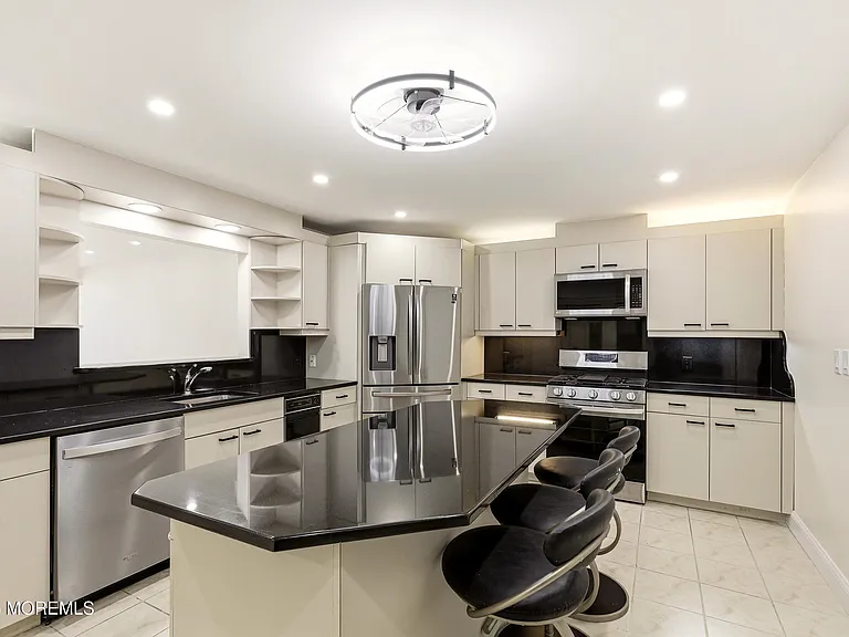 300 Ocean Ave N #C1 — Photo 10