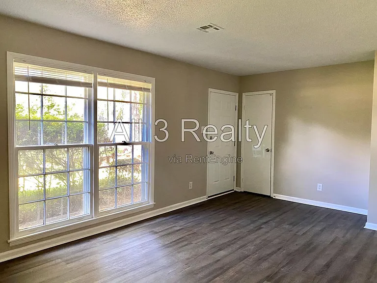 306 Oakwild Dr — Photo 5