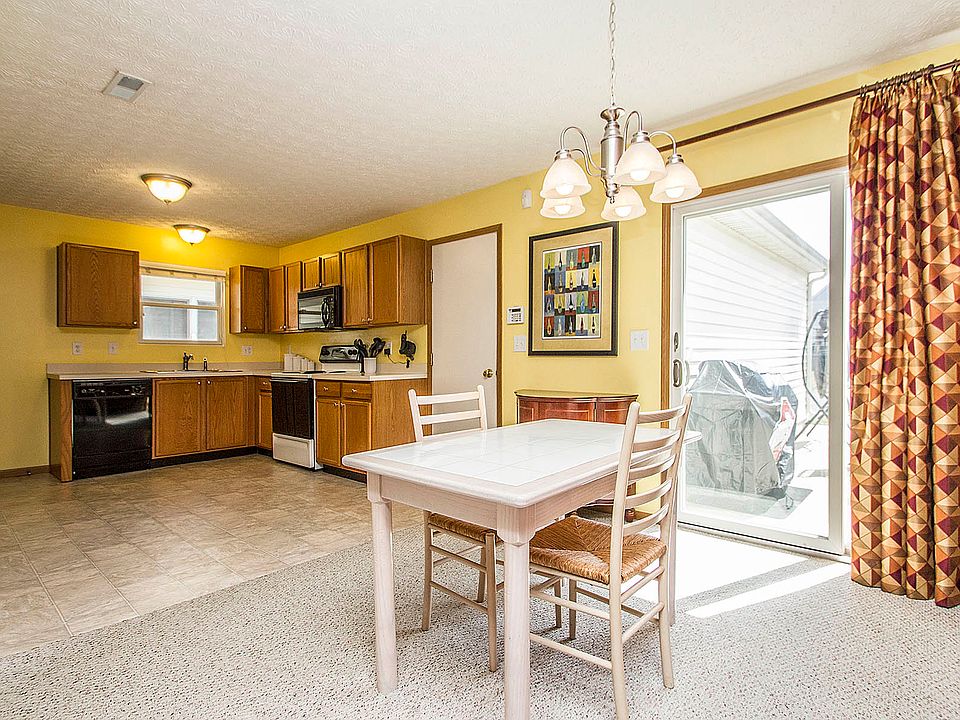 Dining Area to Kitchen