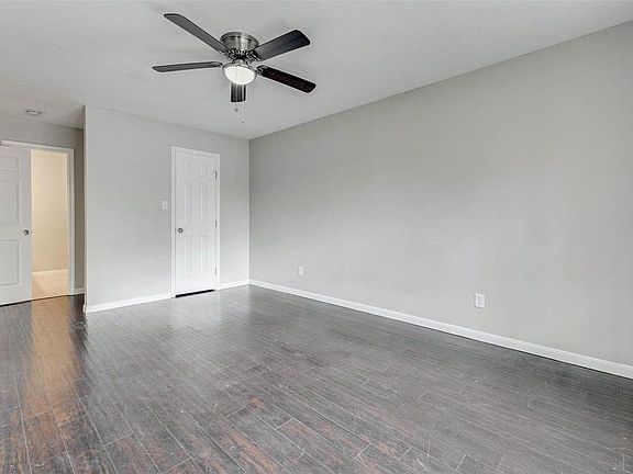 2nd image of 1622 Elk River Rd