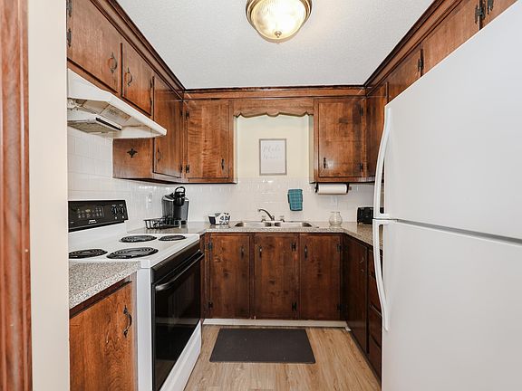 5th image of 8 Nashua Street