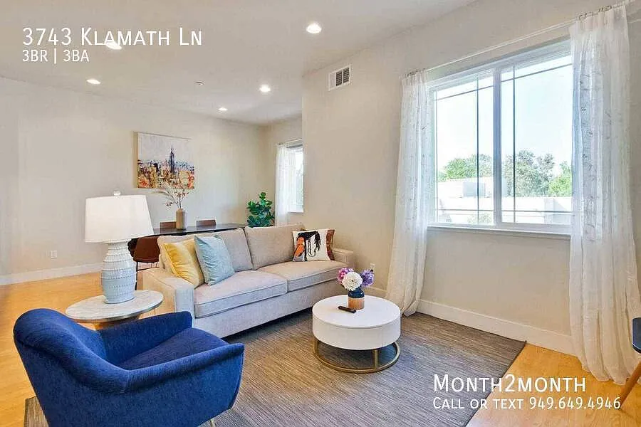 Compact Luxury Townhome on Klamath Ln — Photo 3