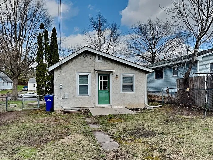 2068 Reaney Ave E — Photo 17