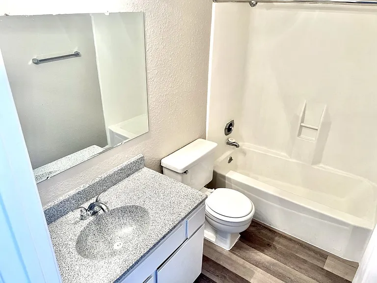La Estancia Apartments — Photo 41
