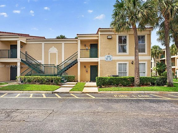 3rd image of 995 Riverside Dr APT 120