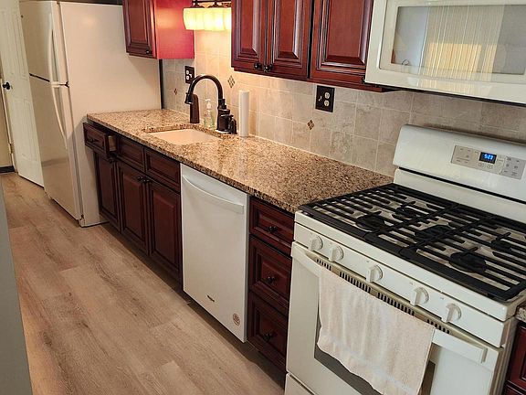 5th image of 150 Kenwood Dr