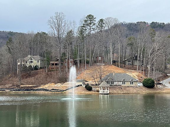 Kingwood entrance and pond