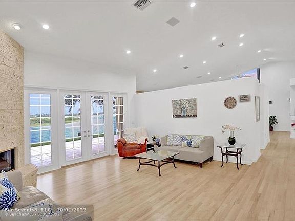 5th image of 1202 NW 180th Ave