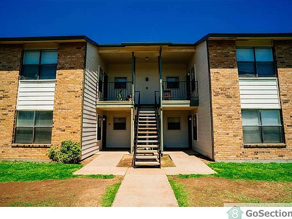 2nd image of 2601 N Grand St #101