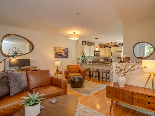 4 Heron Cove Dr, South Portland, ME 04106