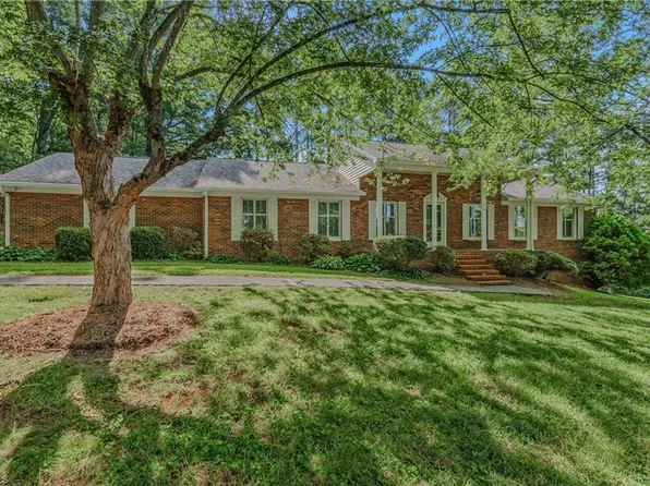 2160 Margaret Dr, Mount Airy, NC 27030