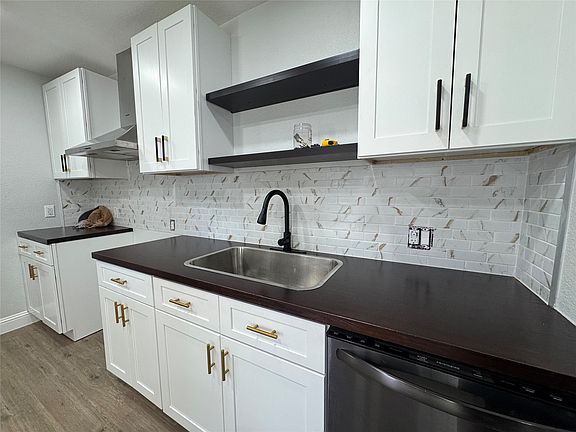 5th image of 2909 Alexander Ave