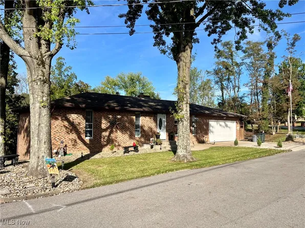 371 Hy View Dr, Washington, WV 26181