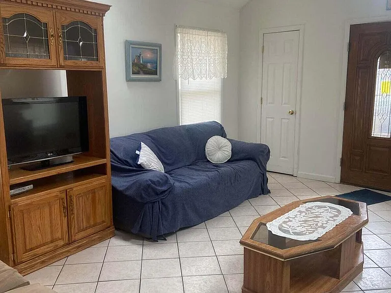 17 Danby Pl — Photo 2
