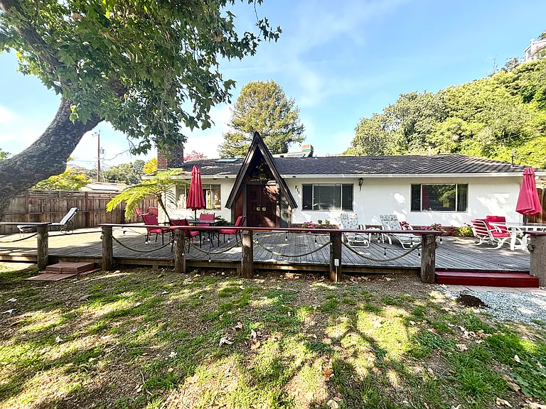 211 Earl Ct — Photo 32