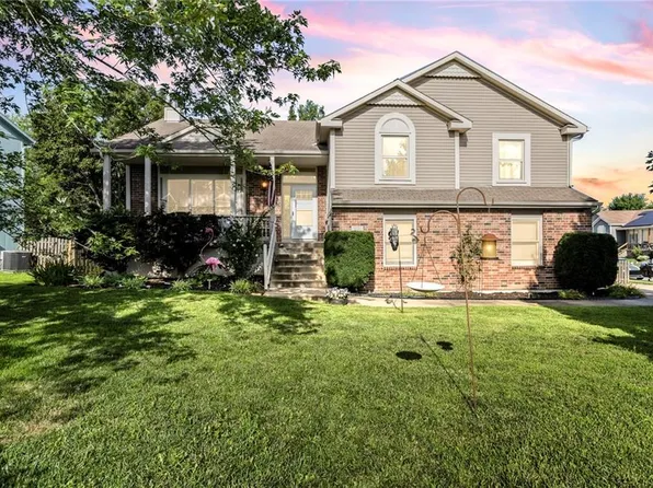 662 N Oak St, Gardner, KS 66030