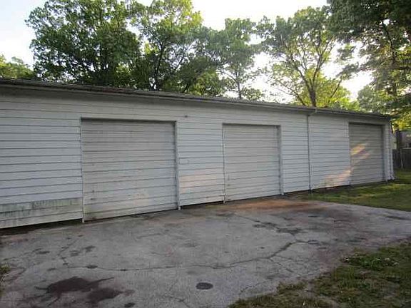 2nd image of 1800 Leininger Ave