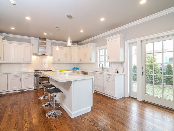 16 Hawthorne Street South