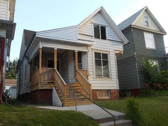 2nd image of 3229 W Saint Paul Ave