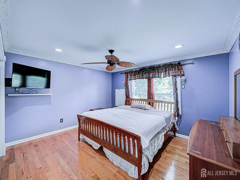75 School St — Photo 17