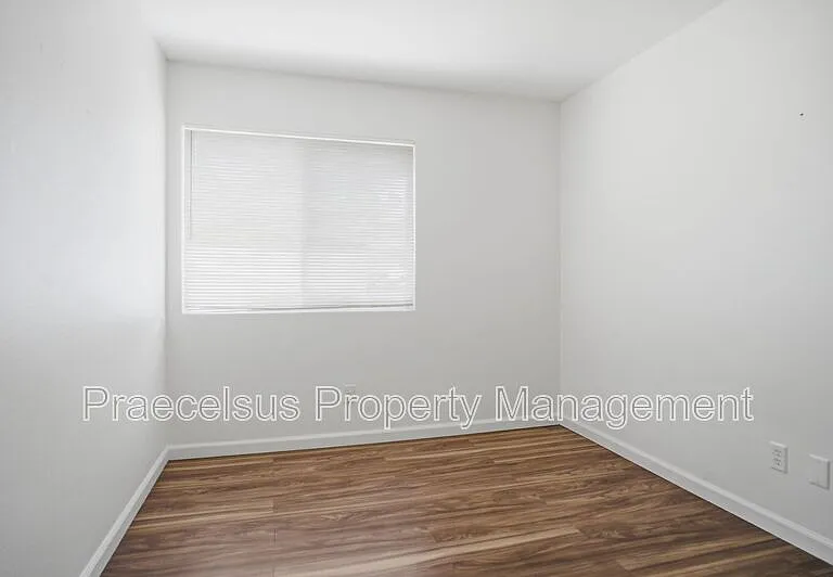 631 Hampshire Ln — Photo 17