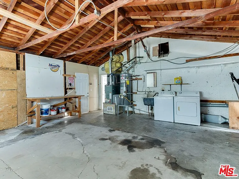 23109 Mariano St — Photo 32