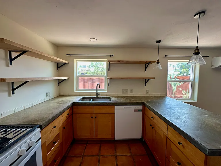 1231 N Belvedere Ave — Photo 2