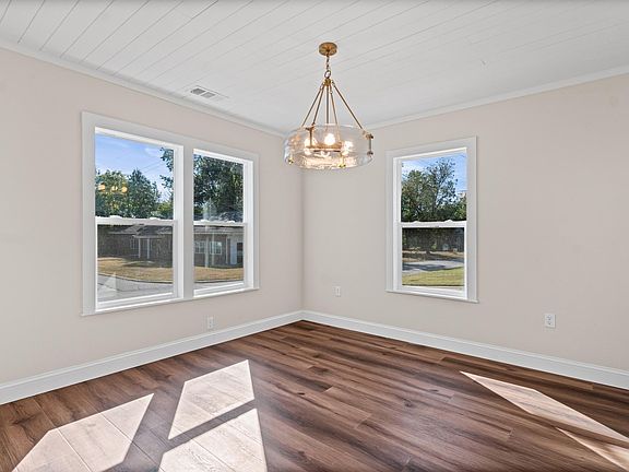 5th image of 207 N Sowell St