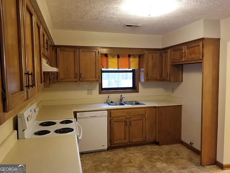 111 Bowmoor Bank — Photo 4