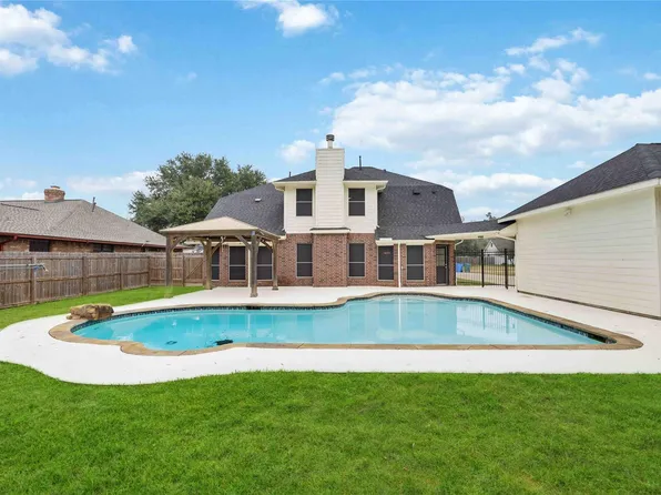 15 Finetta Ln, Alvin, TX 77511