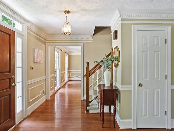 4th image of 2725 Satinwood Dr
