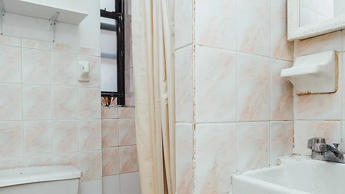 Rented by Nooklyn NYC LLC | media 12