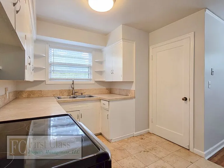 5735 N Montana Ave — Photo 10