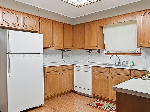 5th image of 1202 Laurin St