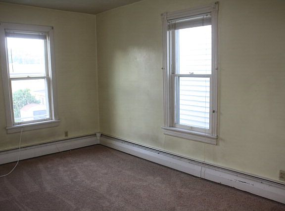 5th image of 508 W Market St