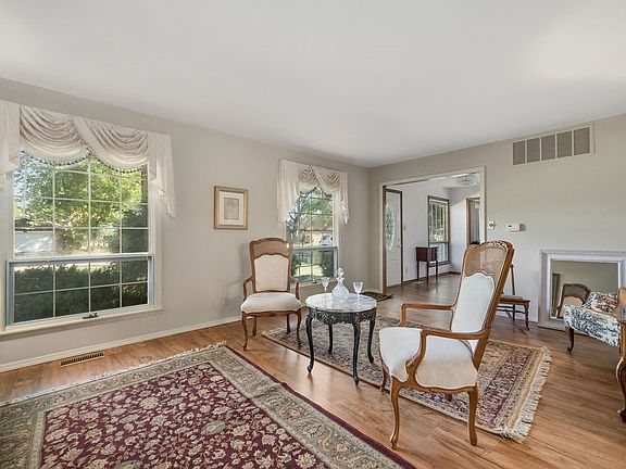 3rd image of 2409 W Woodbridge Dr