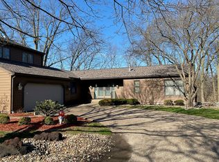 2810 32nd Avenue Dr, Moline, IL 61265