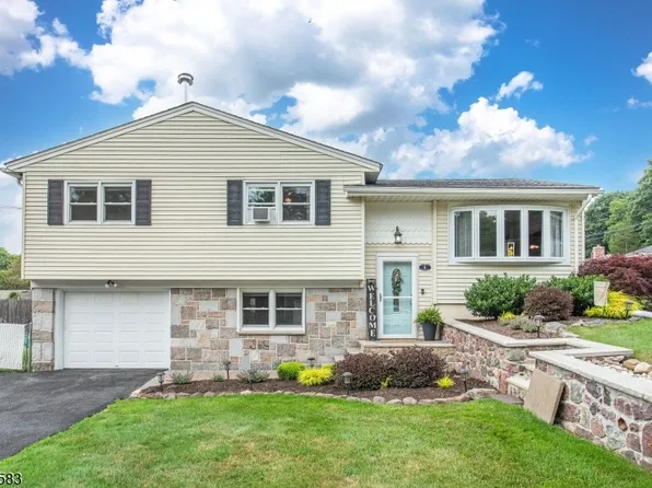 4 Amendola Dr, Netcong Boro, NJ 07857