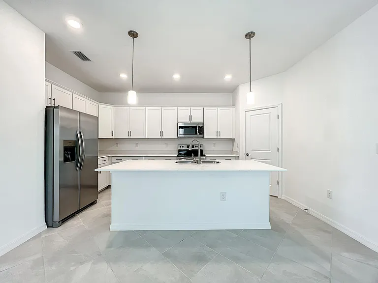 19120 Bordeaux Ct — Photo 7
