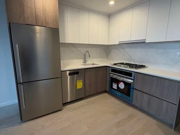 2286 Cropsey Avenue image 4 of 11