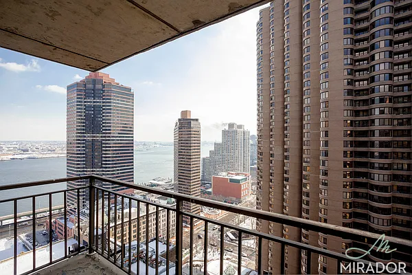 Rented by Mirador Real Estate | media 37