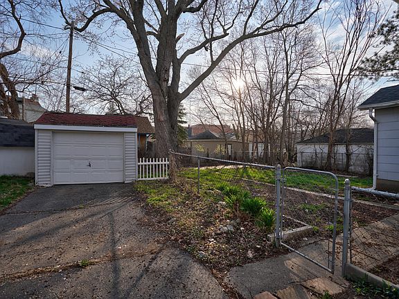 3rd image of 702 Saint Clair Ave