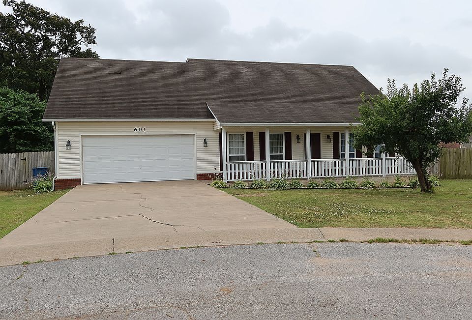 1st image of 601 Douglas Cir