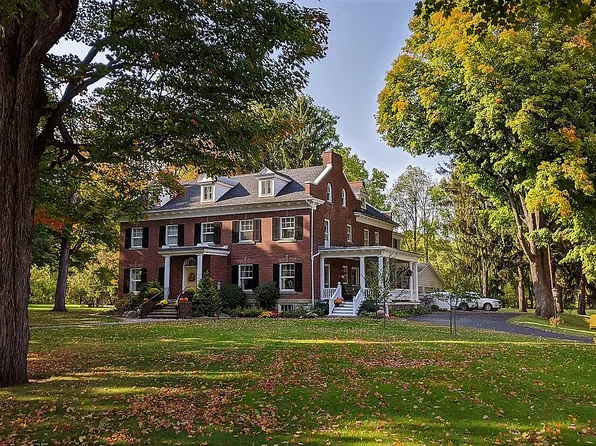 32 State St, Mount Morris, NY 14510