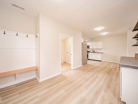 3rd image of 300 S Main St